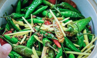 青椒怎么做酸爽 制作方法如下