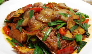 青蒜爆回锅肉如何做 怎么做青蒜爆回锅肉