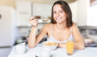 一个人吃饭的幽默句子 表达一个人吃饭的说说