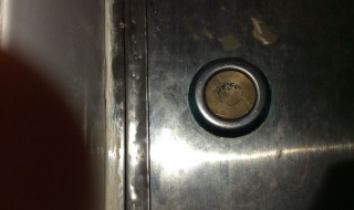 钥匙断在锁心里怎么取出来 钥匙断在锁心里取不出来怎么办