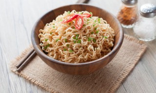 辣条能和方便面一起吃吗 辣条方便面能不能一起吃