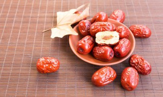红枣整个煮粥好还是切开熬好 红枣整个煮粥更好吗