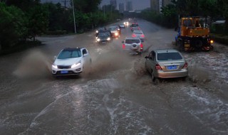 暴雨积水导致车辆熄火应该怎么做 暴雨积水导致车辆熄火时该怎么操作