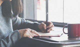 描写神态专注的成语 描写神态专注的成语有哪些