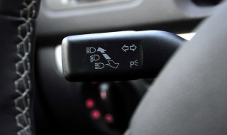 新速腾后刹车灯泡怎么换 希望对大家有一定的帮助