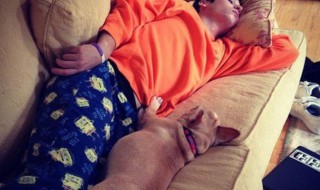 宠物和人一起睡的坏处 和宠物一起睡觉有什么害处