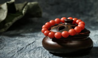 南红手串与什么搭配 有什么作用