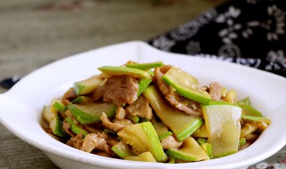 肉丝西葫芦家常做法 大家可以学学