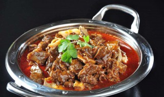 烩牛肉的家常做法 你会爱上这道菜的