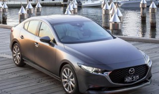 次世代马自达3昂克赛拉2.0l有天窗吗? 是值得购买的车型，适合年轻人开