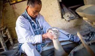 拉胚正确手法 手拉胚的方法