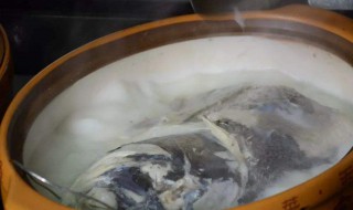 炖鱼是开水还是冷水 这样做味道更鲜美
