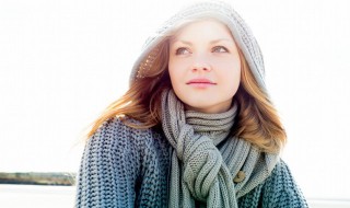 方巾的时尚打法 为你介绍四种方法