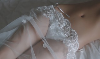 女式薄胸罩怎么穿 蕾丝薄内衣怎么穿搭