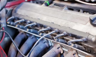 小车发动机亮风扇高速运转加不起油是什么原因 怎么解决