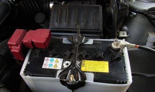 汽车电瓶可以加蒸馏水吗 原因是什么