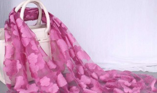 带扣披肩系法 披肩怎么系好看