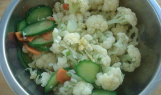 鸡蛋糕怎么炖花菜要不要焯水 很多人搞不懂,学会技巧,比饭店大厨做得好