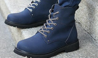 蓝色牛仔裤搭配什么颜色马丁靴男士 蓝色牛仔裤搭配哪一种颜色马丁靴男士