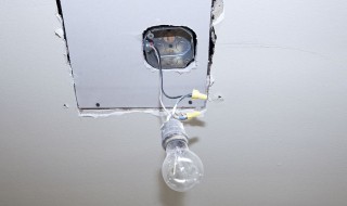 头顶上钻孔如何不打到电灯线路 应该这样做