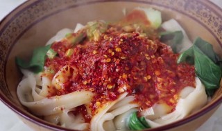 油泼刀削面家常做法 原来这样做最好吃