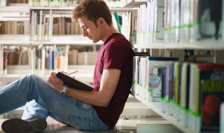 描写一个人入迷的一段话 如何写人入迷了的一段话