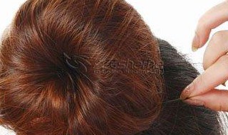 简单花苞头盘发教程 教你做出简易发型