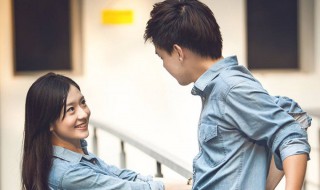 牛仔打底衫怎么配裤子 请看回答