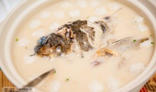 炖鱼放什么调料汤发白 7个技巧教你熬出白白的鱼汤