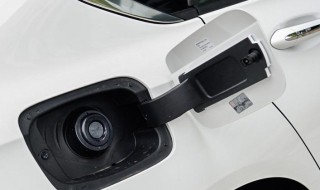 君威油箱哪里开 君威油箱油箱盖怎么打开详解