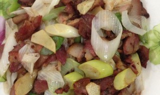 油爆大葱如何做 这种做法简单又好吃