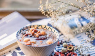 莲子百合杂粮粥如何做 莲子百合杂粮粥的做法