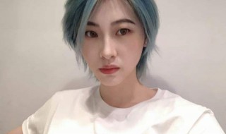 蓝头发穿搭男生 蓝色头发怎么搭配衣服