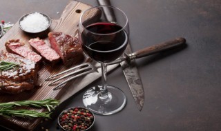 西餐刀叉怎么正确拿 西餐刀叉的正确拿法