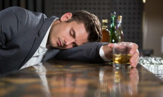 酒后止吐最快方法 酒后止吐最快方法有什么