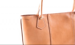 真皮包出现裂痕如何处理 真皮包出现裂痕的处理方法