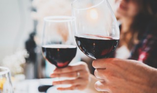 红酒的饮用方法 红酒的吃法