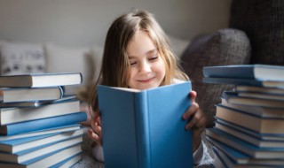 蓝色的英文怎么写 如何用英语表达蓝色