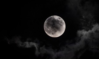 月亮上一片一片黑色的叫什么 关于月亮上一片一片黑色叫什么