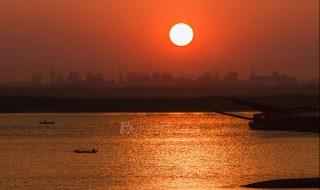 长河落日圆的前一句是什么 长河落日圆原文及翻译