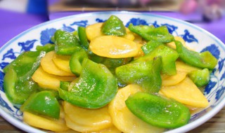土豆炒青椒怎么做好吃窍门 土豆炒青椒好吃的窍门
