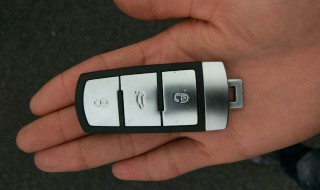 大众迈腾钥匙怎么拔出来 怎么拔出来