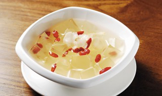 冰糖雪梨百合汤的功效 喝冰糖雪梨百合汤有什么好处