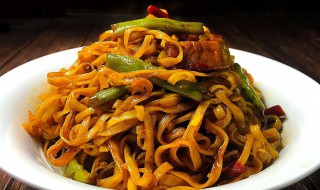 时蔬焖面家常做法 给大家说说这种方法