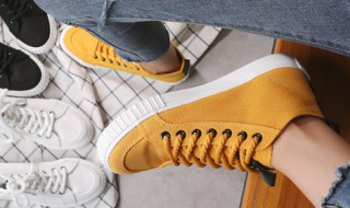 黄色帆布鞋怎么搭配袜子 原来是这样搭配的