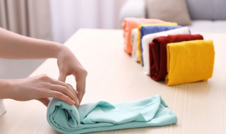 长袖带帽衣服叠法 怎样叠放连帽衫