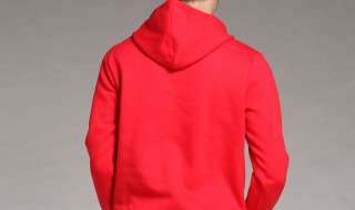 酒红色连帽卫衣搭配 时髦又舒服!