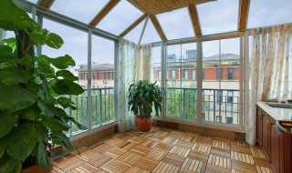 三面玻璃的阳台地台怎么做 原来是这样制作的