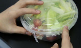 饭盒太紧吸住打不开怎么办 饭盒太紧吸住打不开怎么处理