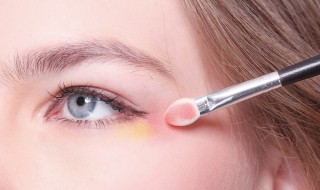 奢姿眼影怎么搭配 眼影化装时的搭配技巧